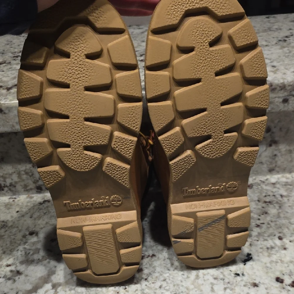 Timberlands Size 6.5 - Picture 6 of 9